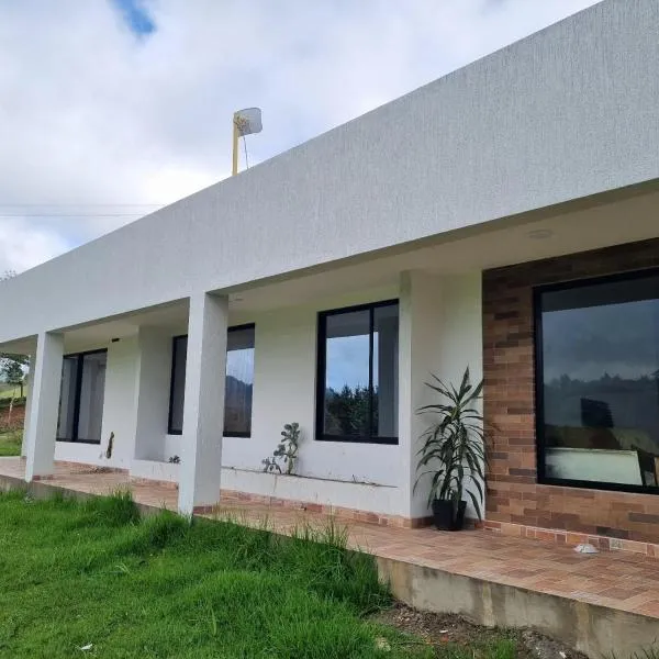 Casa campestre con parqueadero wiffi - toallas -lavadora- cocina dotada-planchado-，位于Nariño的酒店