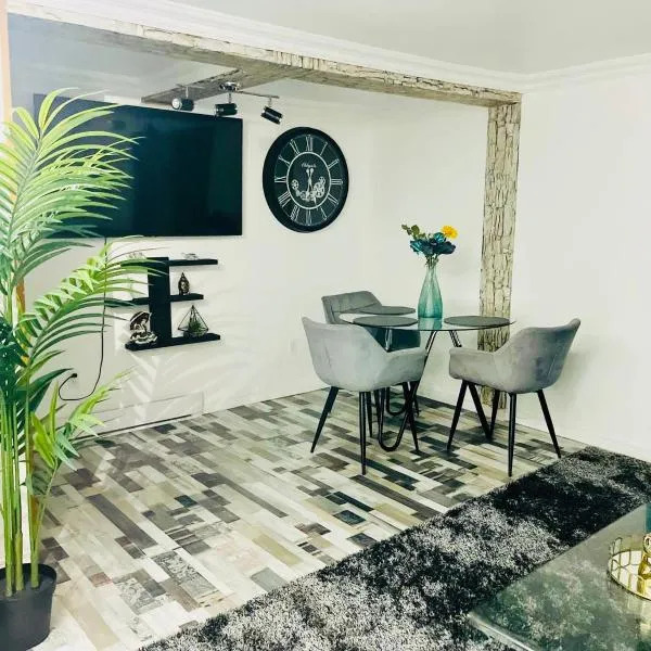 Linda inn - Entire Unit- Sleep 3- Sherbrooke，位于舍布鲁克的酒店