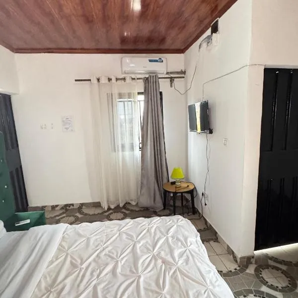 Abu Dhabi CC Hotel，位于林贝的酒店