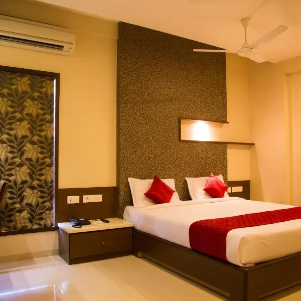 Hotel Sri Sakthi，位于Thirumurugan Poondi的酒店