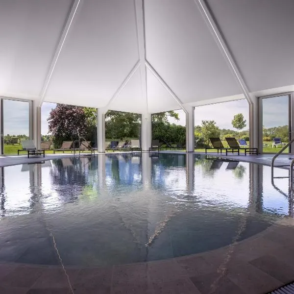 卢森堡菊冈美居高尔夫及Spa酒店，位于卡那斯的酒店