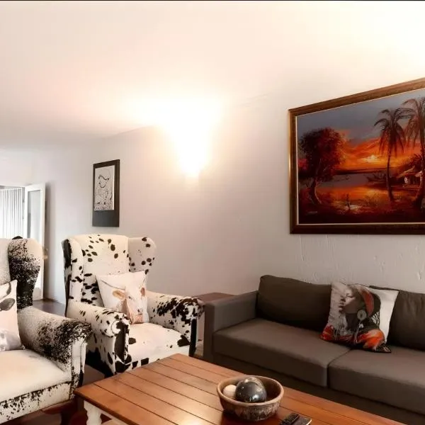 Perfect for a family Fully furnished and equipped，位于佛维斯的酒店