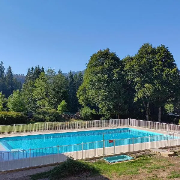Grand Studio lumineux dans le Jura，位于莱鲁斯的酒店