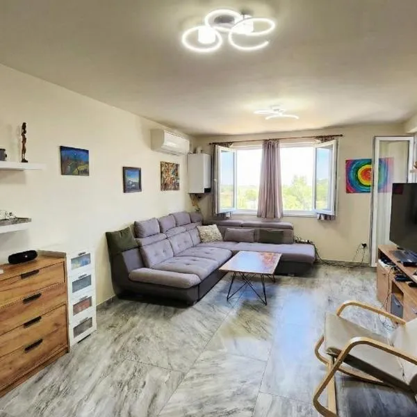 Zen Lodge, with private parking next to Paradise，位于索非亚的酒店