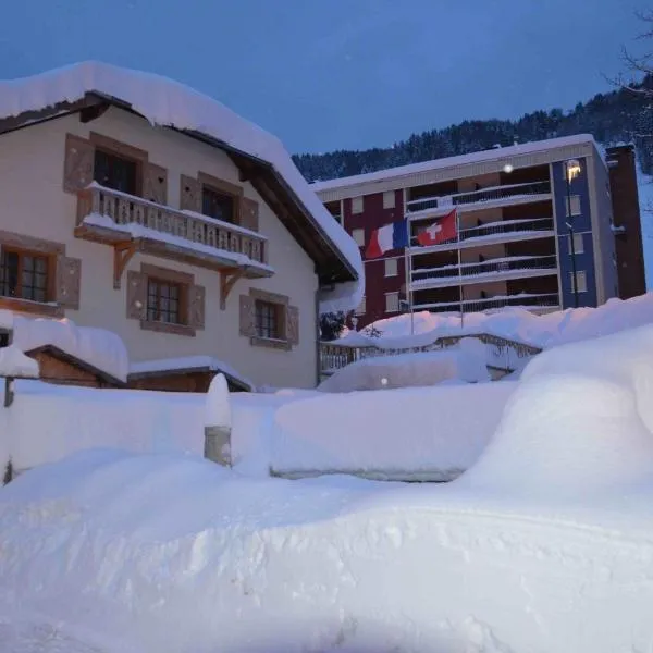 汝拉山旅馆 - 仅限成人入住，位于雷莱克斯的酒店