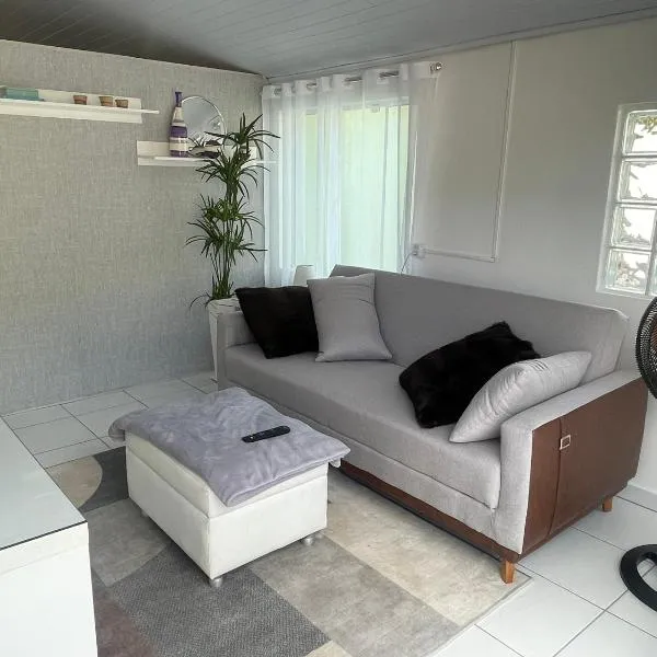 Anitápolis central -apartamento com jardim，位于Anitápolis的酒店