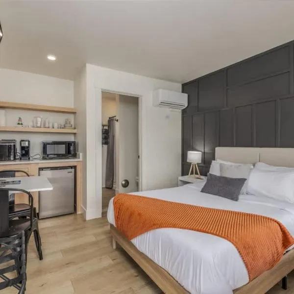 Renovated Studio 5 Min from Scenic Lake CDA - Pet Friendly，位于科达伦的酒店