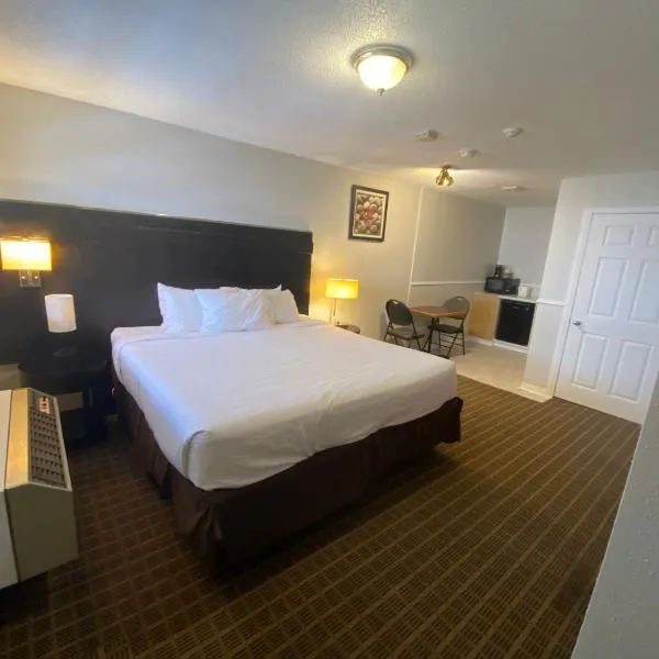 Riviera Inn And Suites 1000 Islands，位于加纳诺克的酒店