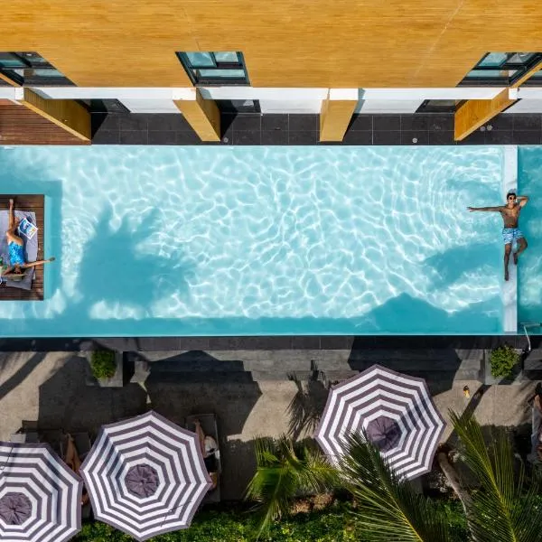 Book a Bed Poshtel - SHA Plus，位于普吉镇的酒店