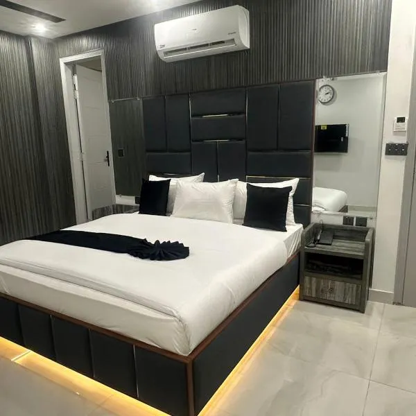 Gold Pine Hotel Mall Road，位于拉合尔的酒店