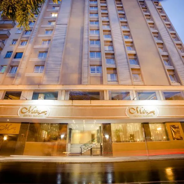 麻布库里提巴商务酒店，位于Pinhais的酒店