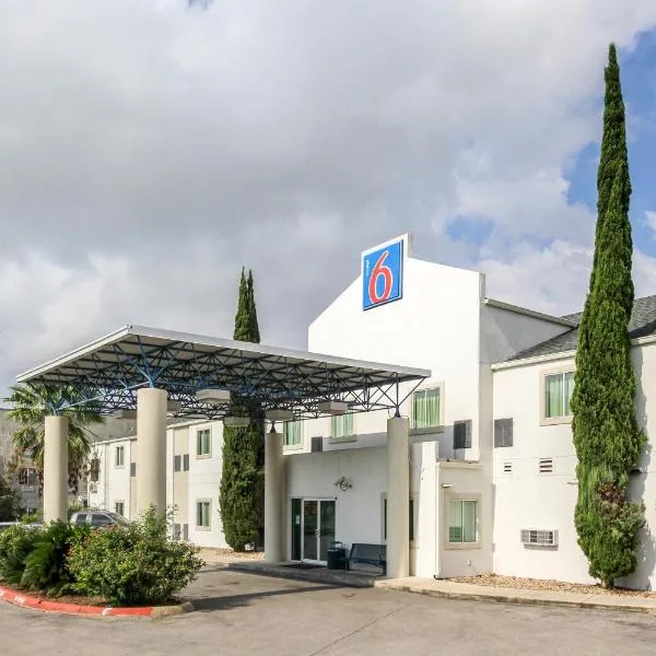 纽布劳恩费尔斯6汽车旅馆，位于新布朗费尔斯的酒店