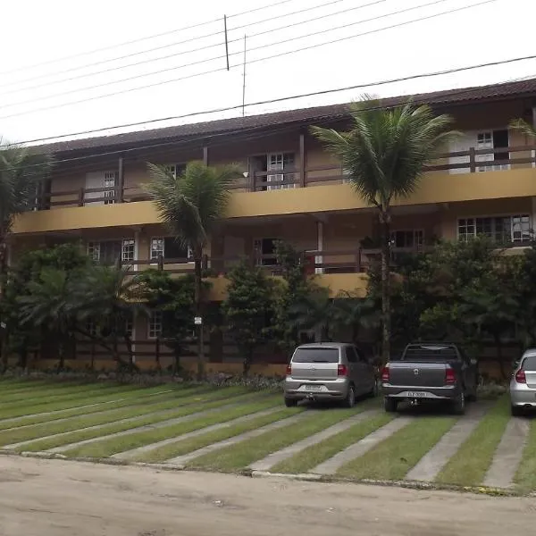 Amarilis Flat Apartament，位于瓜拉图巴滩的酒店