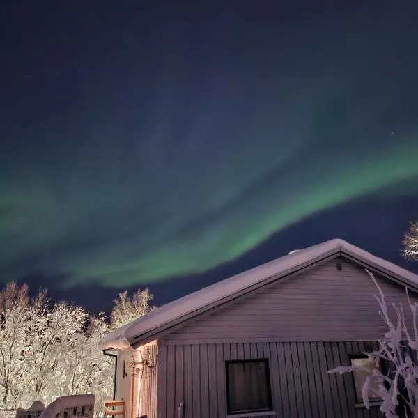 Cozy House in Tromsø - Near City Center, Ideal for Families & Groups，位于特罗姆瑟的酒店