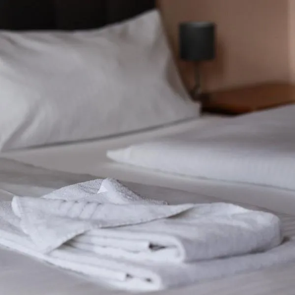 Restauration Schondorfer，位于阿默湖畔雄多夫的酒店