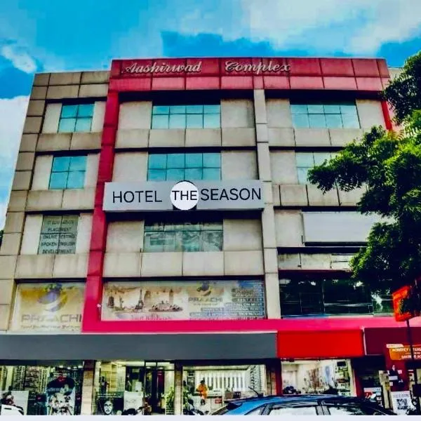 Hotel The Season Ashram Road，位于艾哈迈达巴德的酒店