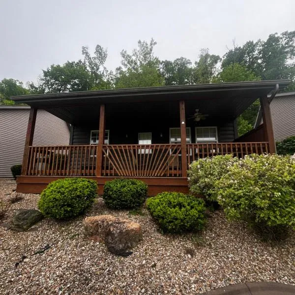 Papa Chubbys RV Resort，位于Sunrise Beach的酒店