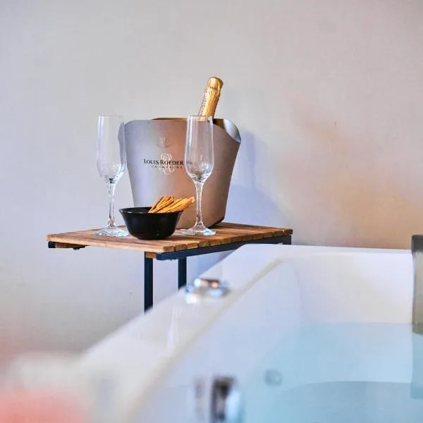 Palazzo Lupinacci - dimora storica Bed and breakfast，位于科森扎的酒店