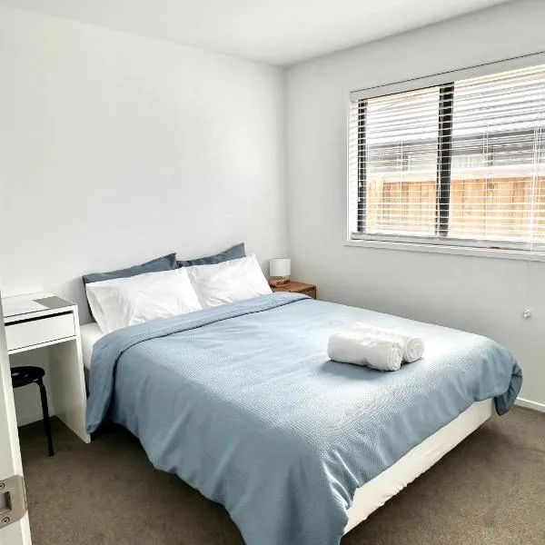 Room and Private Bathroom in Woodend，位于Woodend的酒店