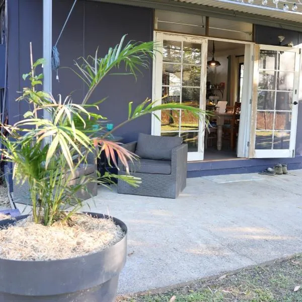 Urunga Fisherman's Cottage - pets ok 15 mins Coffs，位于尤朗加的酒店