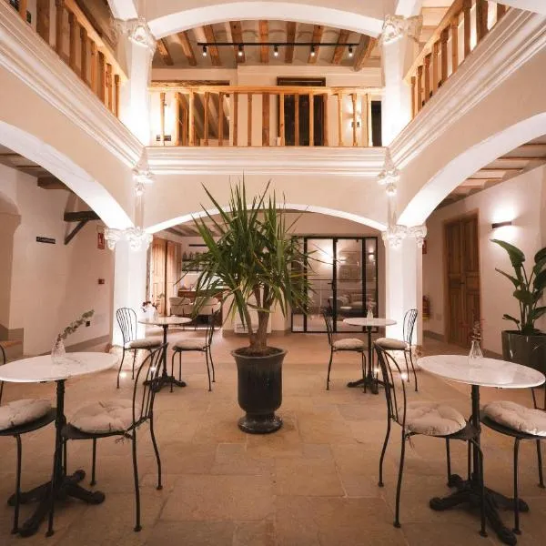 Hotel Boutique Casona de los Rebolledo，位于Zújar的酒店