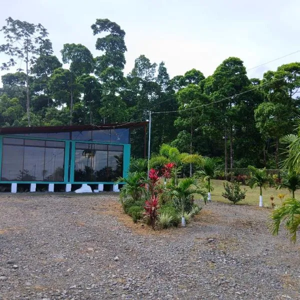 Tropical Crystal House，位于瓜皮莱斯的酒店