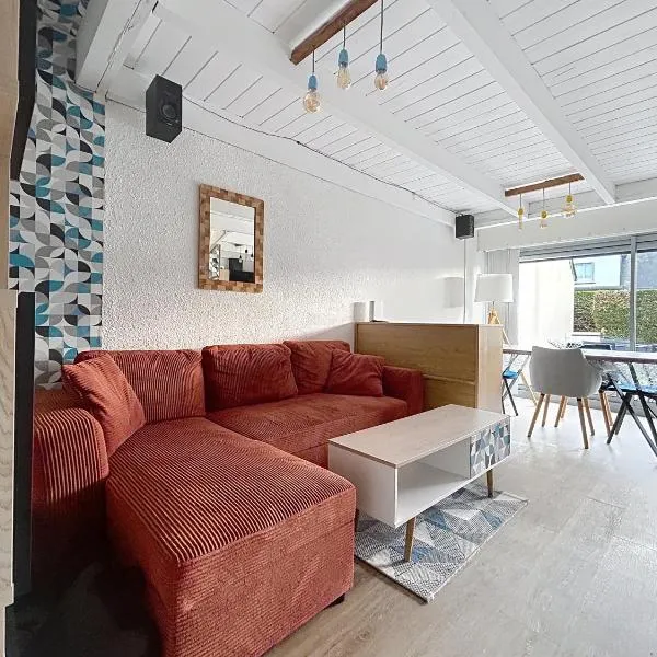 Escapade marine Carnac, Petite Maison toute équipée et confortable, au calme entre plage et ville avec jardinet au sud，位于卡纳克的酒店