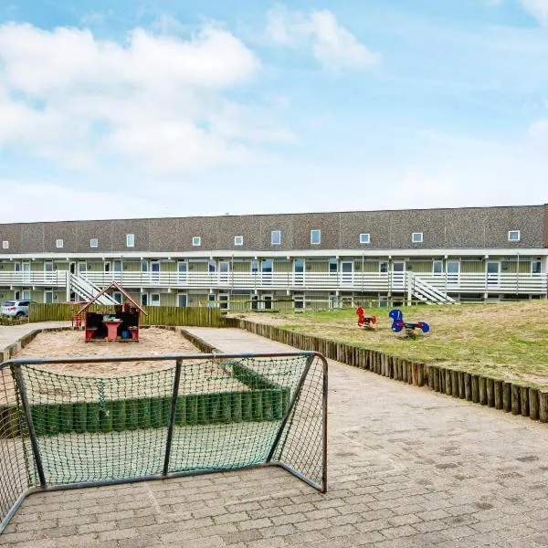 4 person holiday home in Ringkøbing，位于灵克宾的酒店