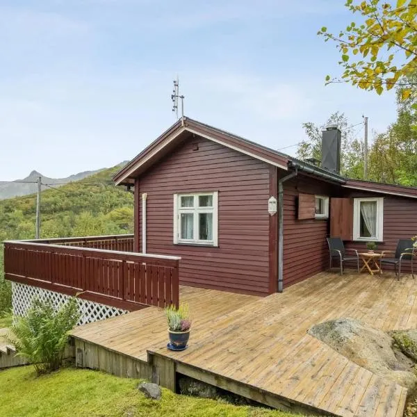 Cozy Forest Cabin in Lofoten Peaceful and Central，位于Kongsmarka的酒店