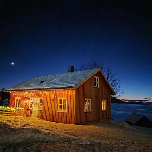 House at the farm!，位于特罗姆瑟的酒店