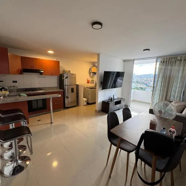 Apartment-studio with pool and parking Ventura Plaza，位于库库塔的酒店