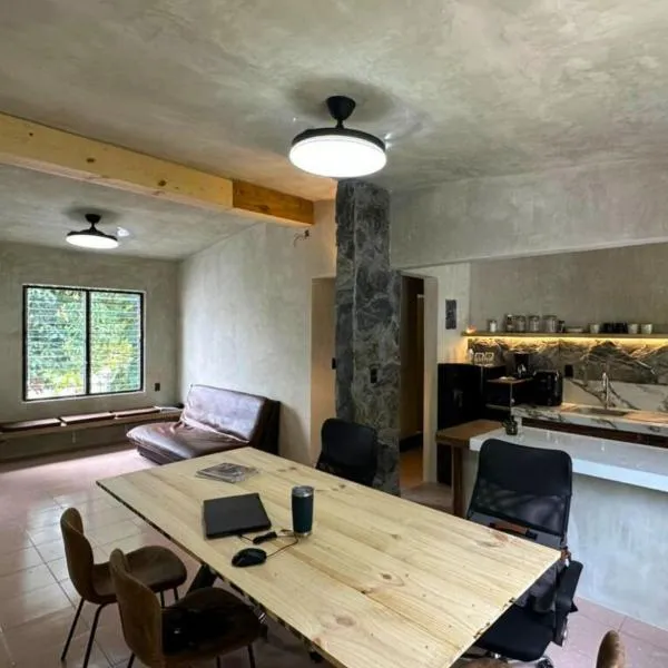 Departamento con clima y excelente ubicación，位于图斯特拉古铁雷斯的酒店