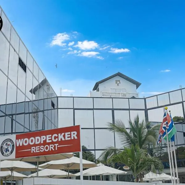 Woodpecker Resort Hotel，位于班珠尔的酒店