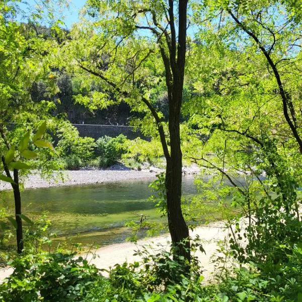 Camping La Charderie，位于Pont-de-Labeaume的酒店