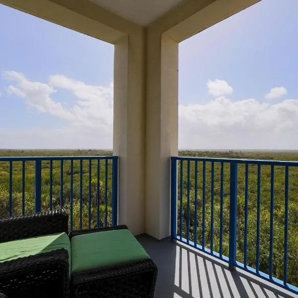 3 Bedroom 2 Bath Oceanwalk Condo With Estuary Views，位于新士麦那海滩的酒店