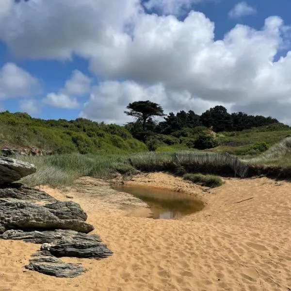 Pornic1 flat near beach garden golf Pool 1 bedroom，位于波尔尼克的酒店