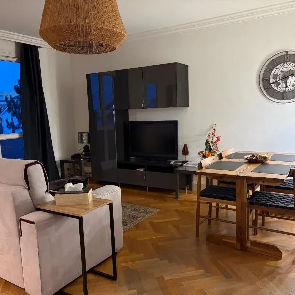 Le Relais des Cyclamens Bron，位于布隆的酒店