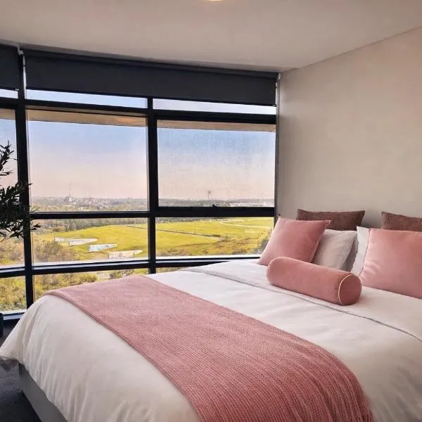 Dreamy Designer Olympic Park 2B2B Carpark Lux Apt，位于悉尼的酒店