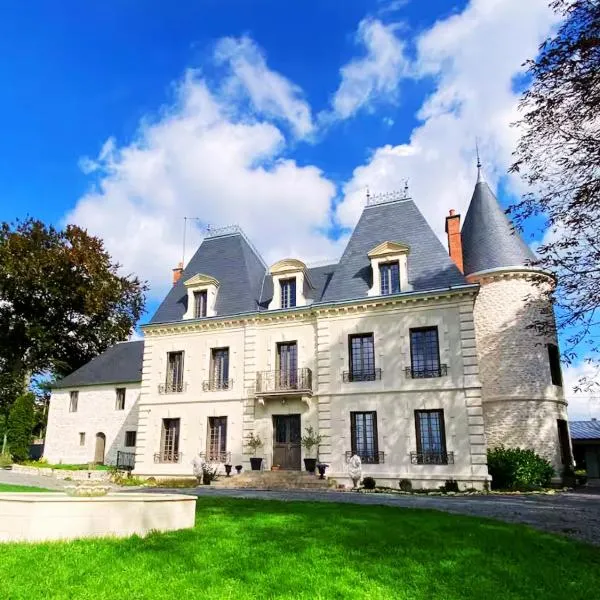 Château des Bourdons Charme, Spa & Nature，位于瓦雷讷沃泽勒的酒店
