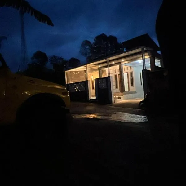 Tafufu Villa Tumpak Sewu，位于Sumberbopong的酒店