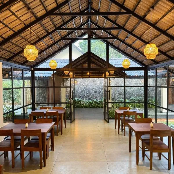 Flower Valley Plantation Homestay，位于蒙纳的酒店