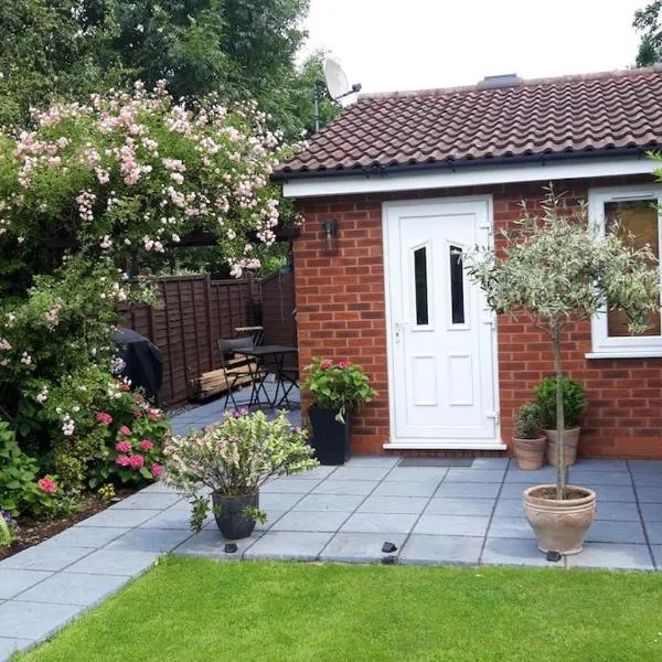 Apartment in Solihull, near B'ham, NEC & Warwick，位于索利赫尔的酒店