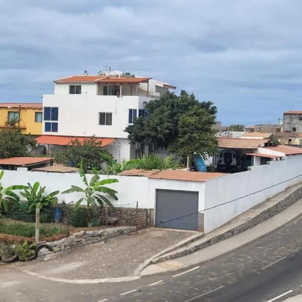 Hospedaria Santo António 2,位于Praia Baixo的酒店