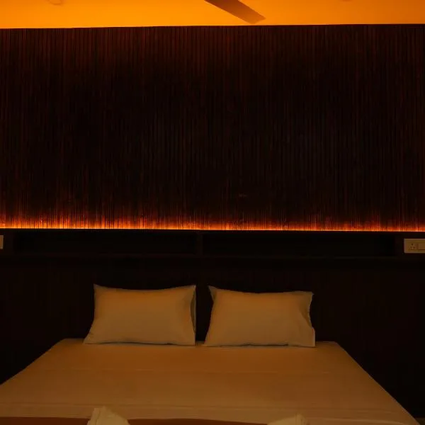 DD COZY INN sntower，位于蒂鲁奇奇拉帕利的酒店