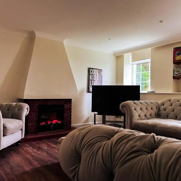 Countryside Converted Barn and Cottages Near Newquay，位于Saint Enoder的酒店