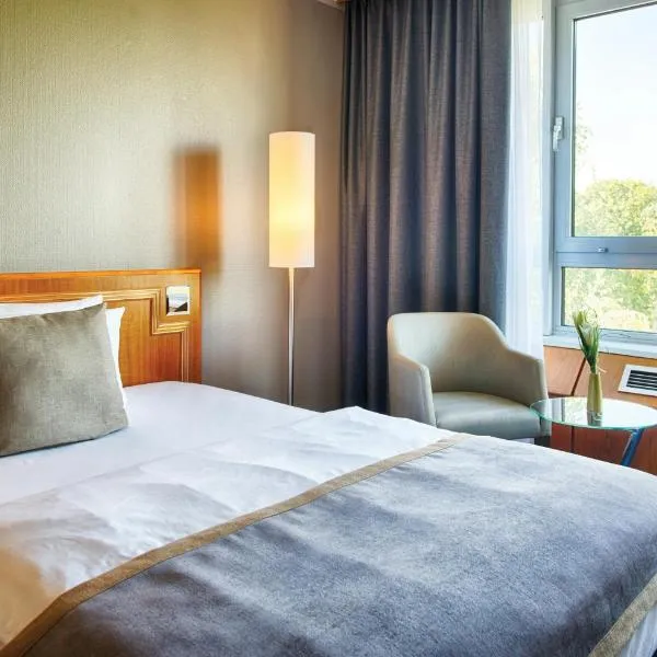 科隆波恩机场莱昂纳多酒店，位于科隆的酒店