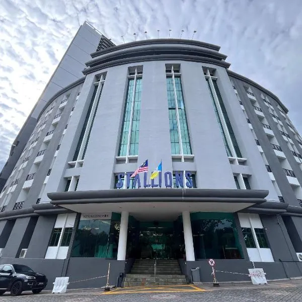 Stallions Suite Penang，位于日落洞的酒店
