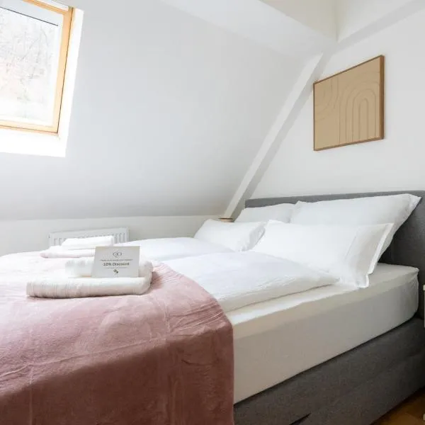 Large - 90m2 - Quiet Maisonette for 10 - 24 I 7 Check-in，位于卡普芬贝格的酒店
