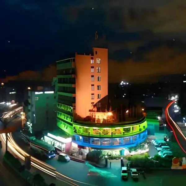 Royal Hotel Khulna Sadar，位于Khulna的酒店