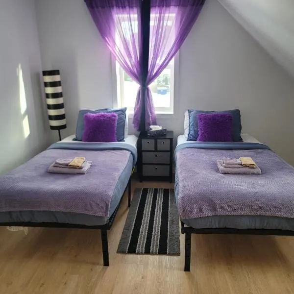 Cute apartment close to highway,位于埃德门兹顿的酒店